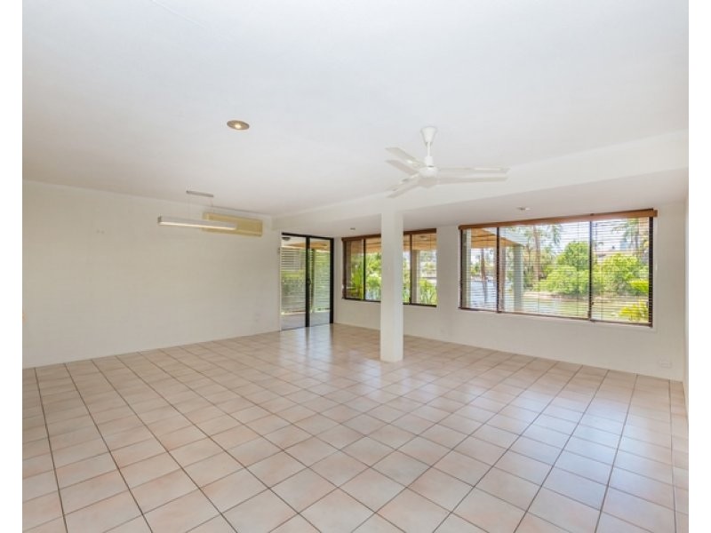 5 Bermuda Street, Broadbeach Waters QLD 4218