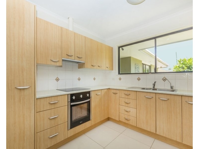 5 Bermuda Street, Broadbeach Waters QLD 4218