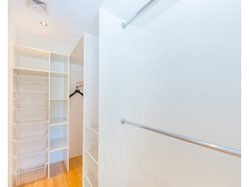 5 Bermuda Street, Broadbeach Waters QLD 4218