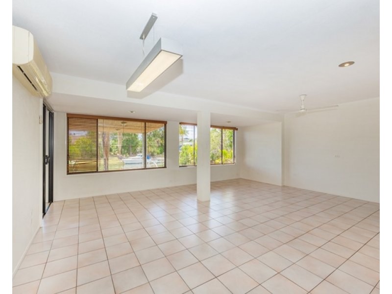 5 Bermuda Street, Broadbeach Waters QLD 4218