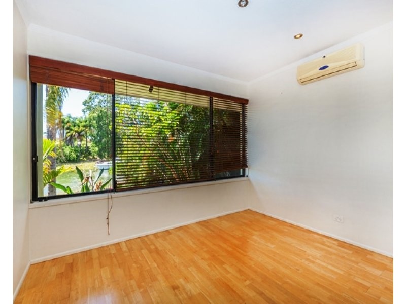 5 Bermuda Street, Broadbeach Waters QLD 4218