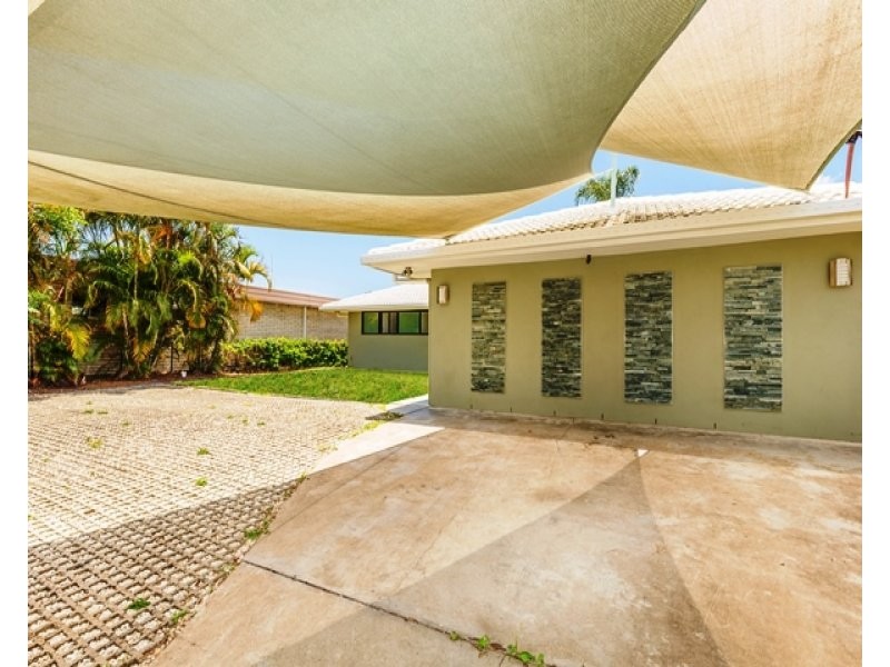 5 Bermuda Street, Broadbeach Waters QLD 4218