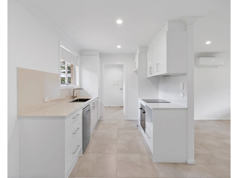 5 Collier Avenue, Biggera Waters QLD 4216