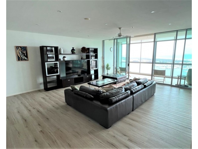 1 Como Crescent, Southport QLD 4215