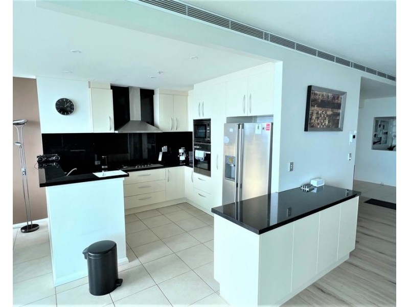 1 Como Crescent, Southport QLD 4215