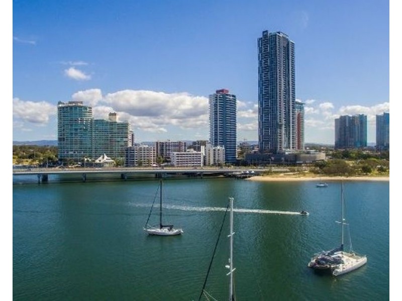 1 Como Crescent, Southport QLD 4215