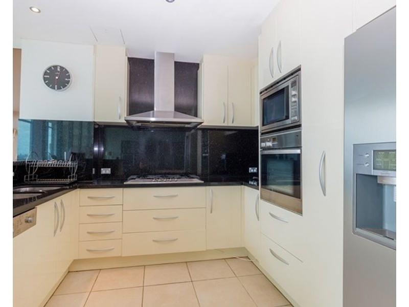 1 Como Crescent, Southport QLD 4215