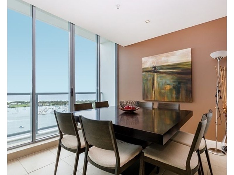 1 Como Crescent, Southport QLD 4215