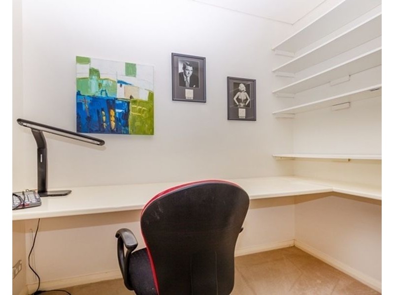 1 Como Crescent, Southport QLD 4215