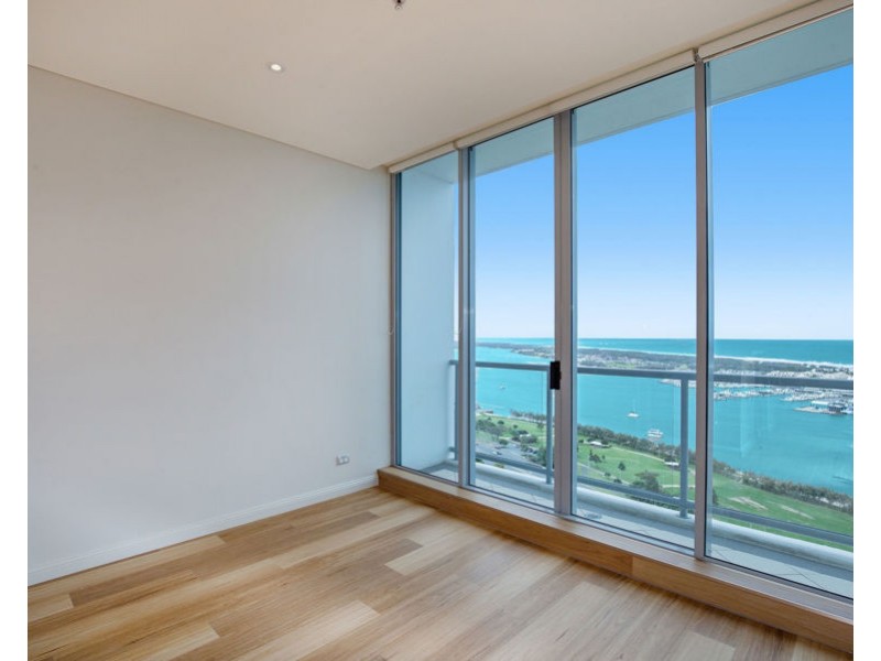 1 Como Crescent, Southport QLD 4215