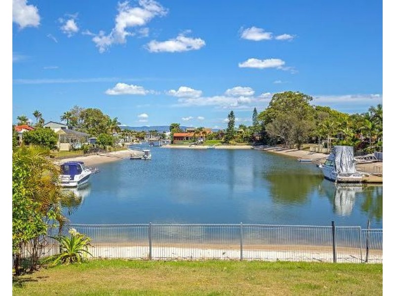 28 Bermuda Street, Broadbeach Waters QLD 4218