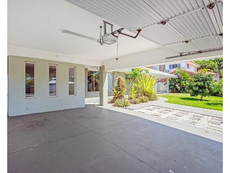 28 Bermuda Street, Broadbeach Waters QLD 4218