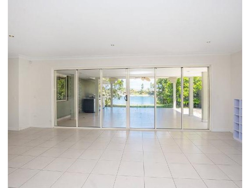 28 Bermuda Street, Broadbeach Waters QLD 4218
