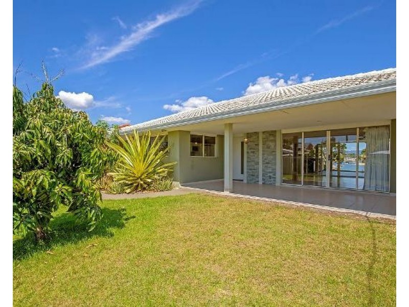 28 Bermuda Street, Broadbeach Waters QLD 4218