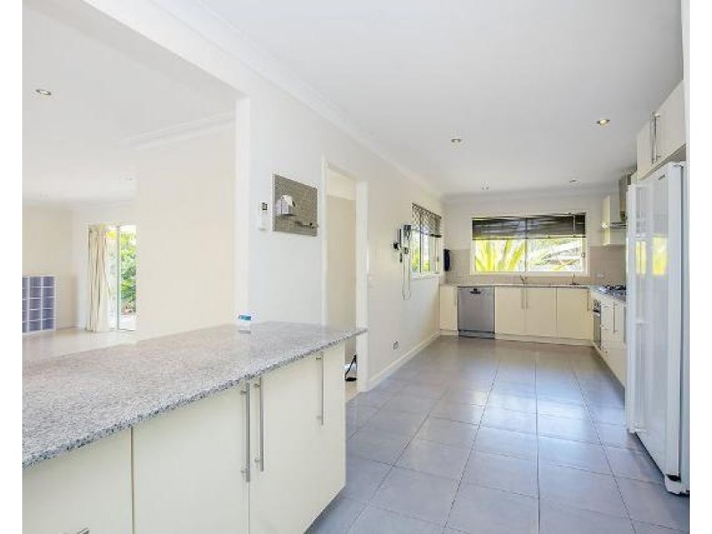 28 Bermuda Street, Broadbeach Waters QLD 4218