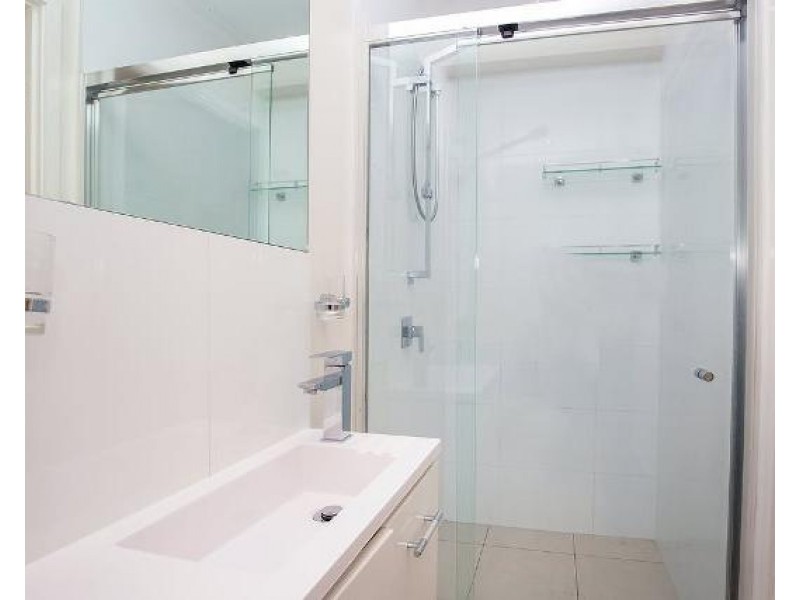 28 Bermuda Street, Broadbeach Waters QLD 4218