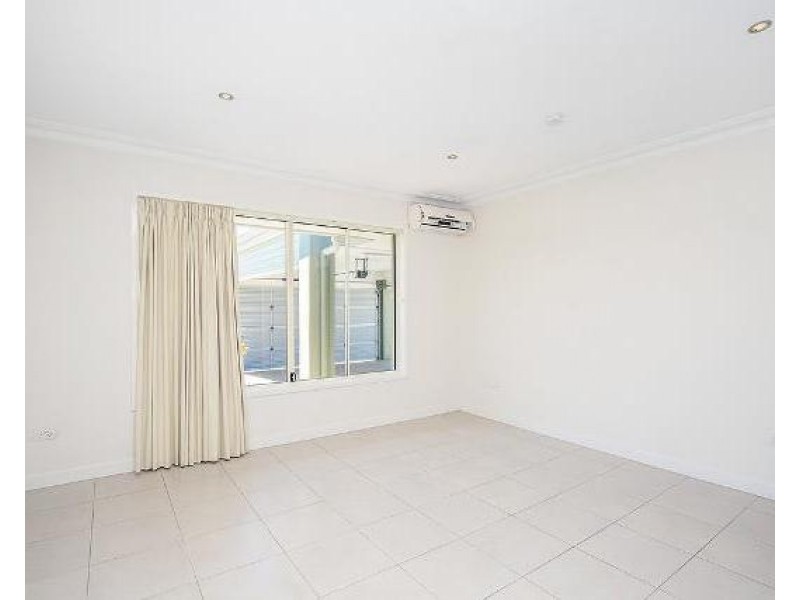 28 Bermuda Street, Broadbeach Waters QLD 4218