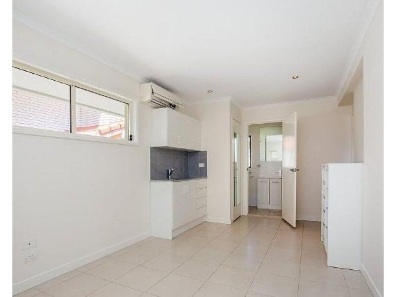 28 Bermuda Street, Broadbeach Waters QLD 4218