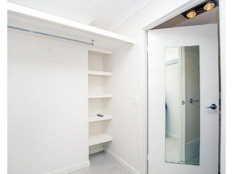 28 Bermuda Street, Broadbeach Waters QLD 4218