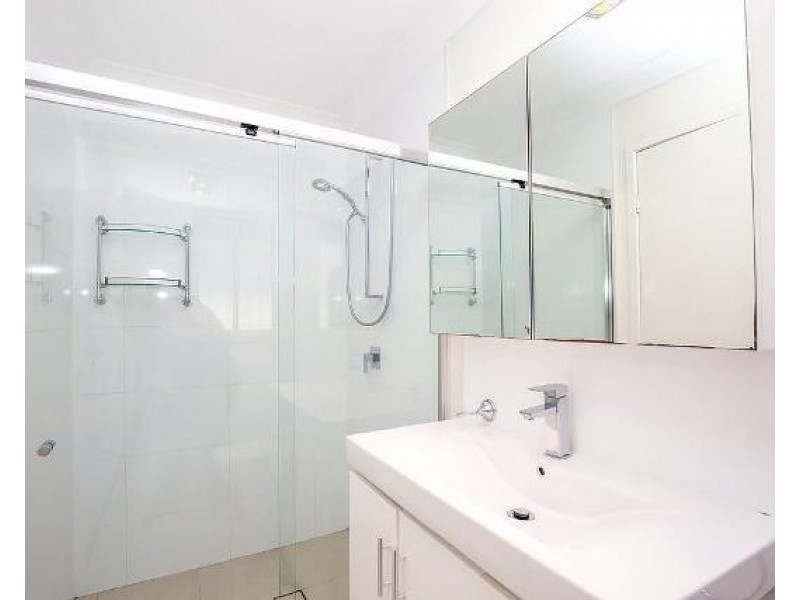 28 Bermuda Street, Broadbeach Waters QLD 4218