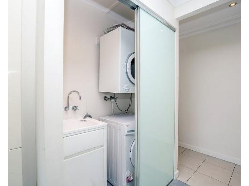 28 Bermuda Street, Broadbeach Waters QLD 4218