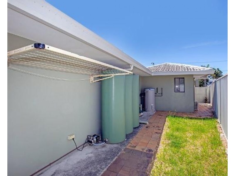 28 Bermuda Street, Broadbeach Waters QLD 4218