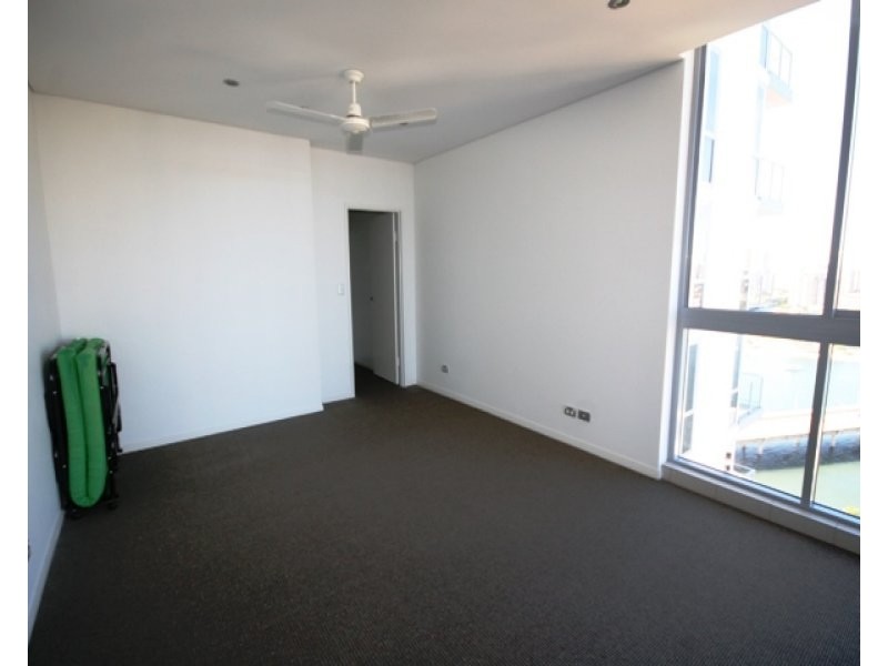 4 Como Crescent, Southport QLD 4215