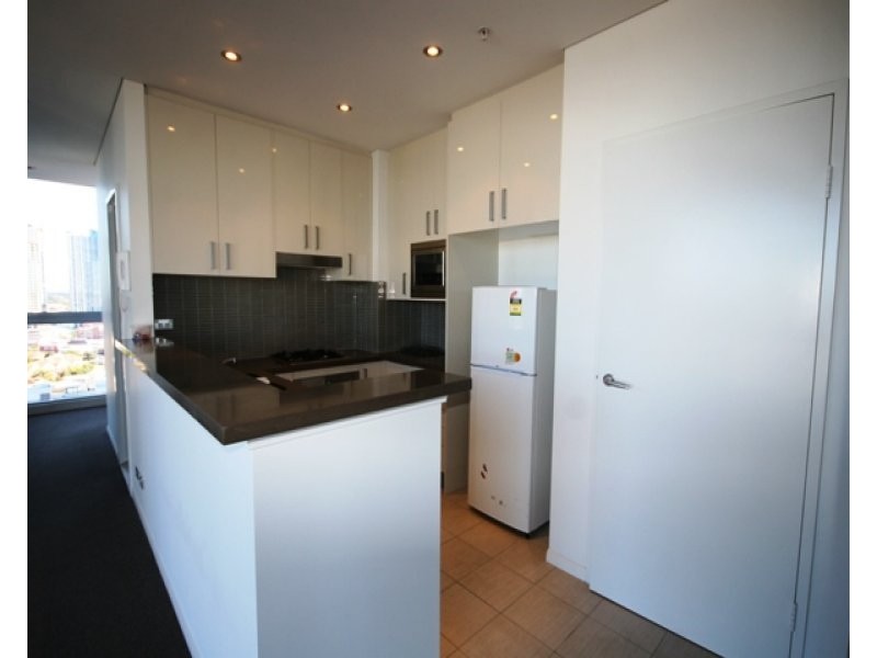4 Como Crescent, Southport QLD 4215