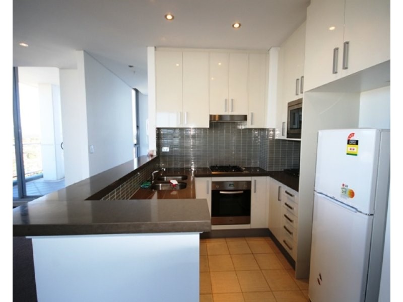 4 Como Crescent, Southport QLD 4215