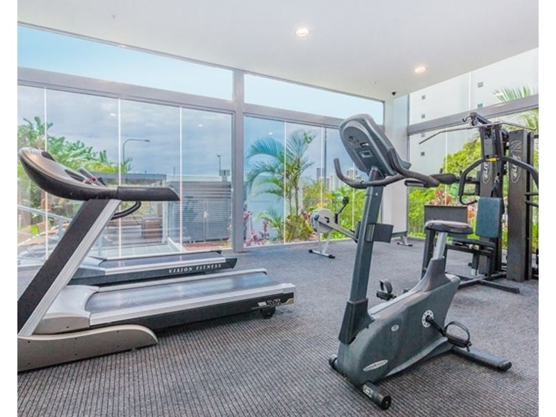 4 Como Crescent, Southport QLD 4215