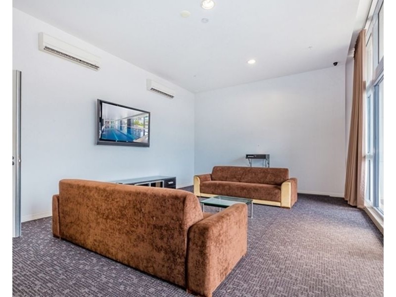4 Como Crescent, Southport QLD 4215
