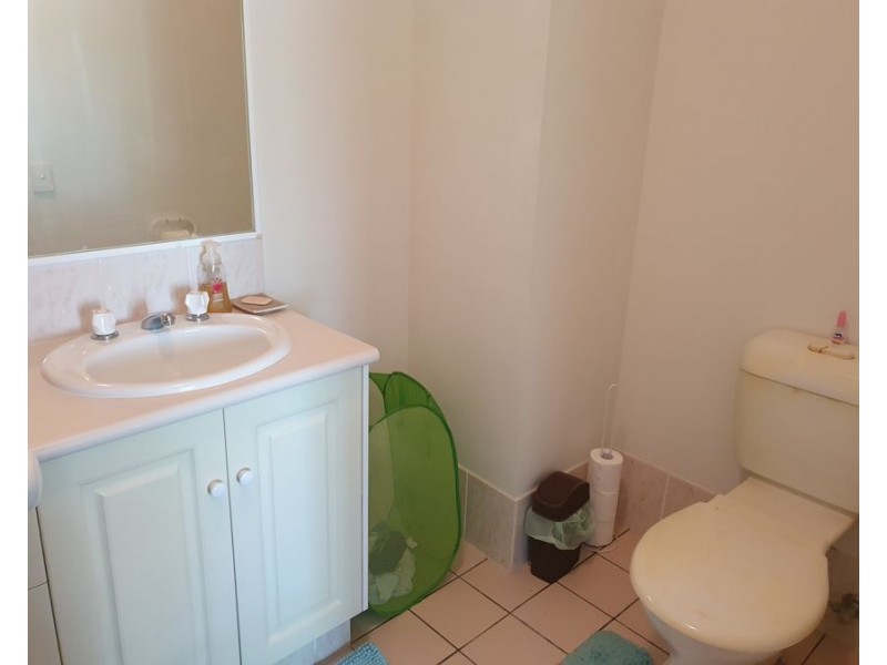 12 Dalpura Street, Chevron Island QLD 4217