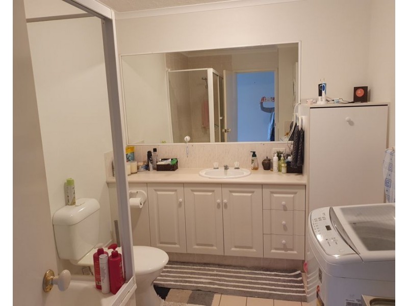 12 Dalpura Street, Chevron Island QLD 4217