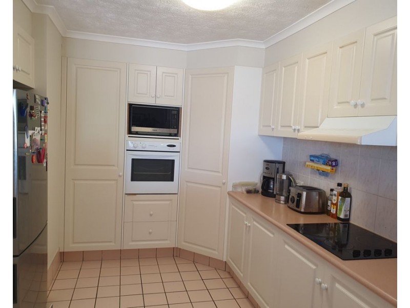 12 Dalpura Street, Chevron Island QLD 4217