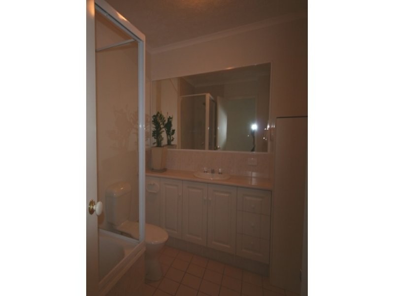 12 Dalpura Street, Chevron Island QLD 4217