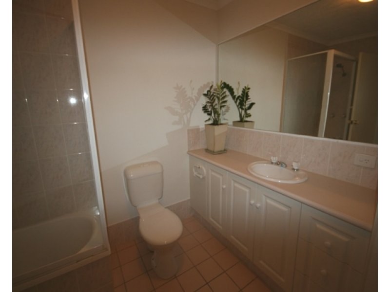 12 Dalpura Street, Chevron Island QLD 4217