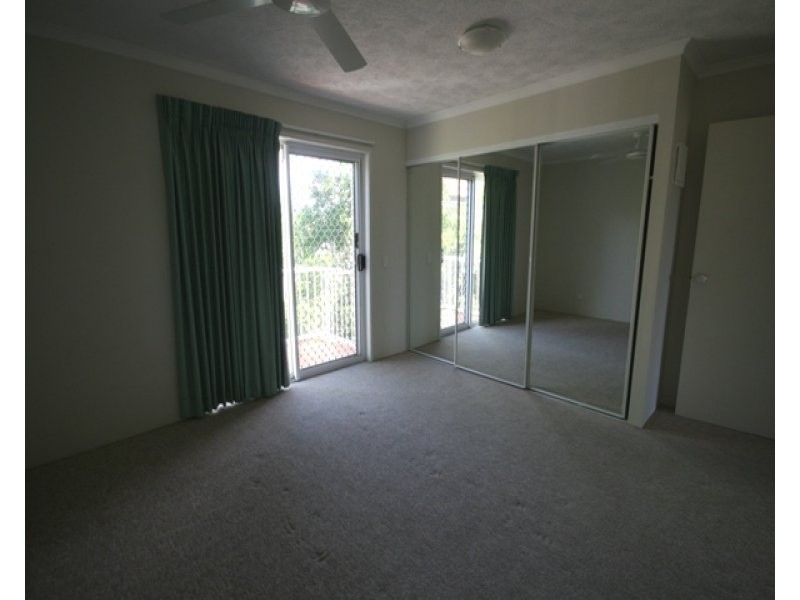 12 Dalpura Street, Chevron Island QLD 4217