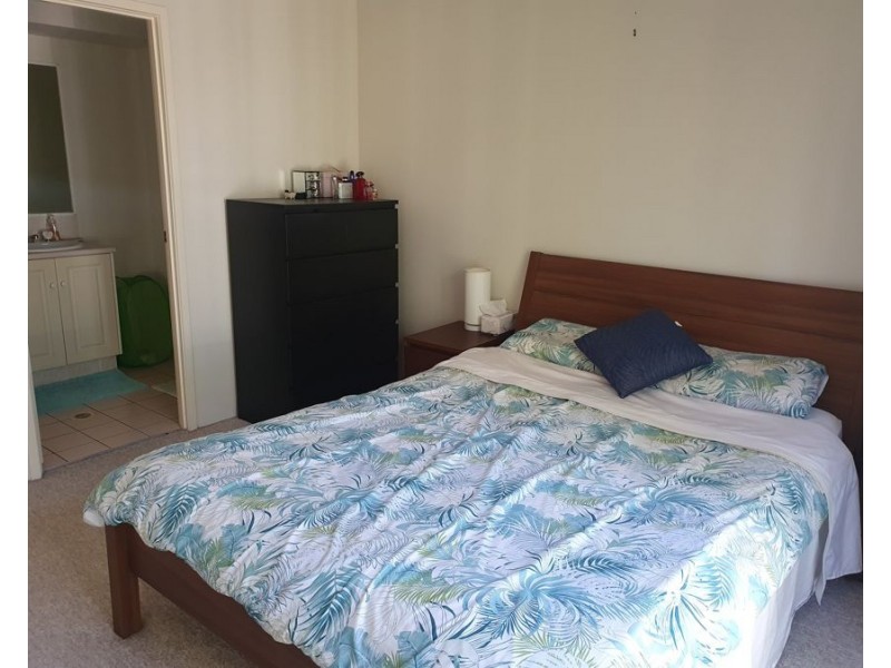 12 Dalpura Street, Chevron Island QLD 4217