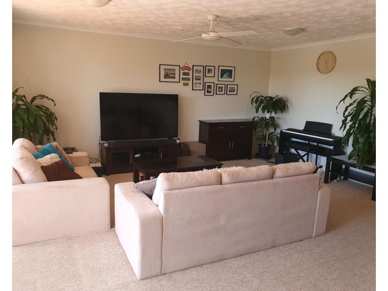 12 Dalpura Street, Chevron Island QLD 4217