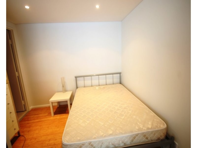 1 Como Crescent, Southport QLD 4215