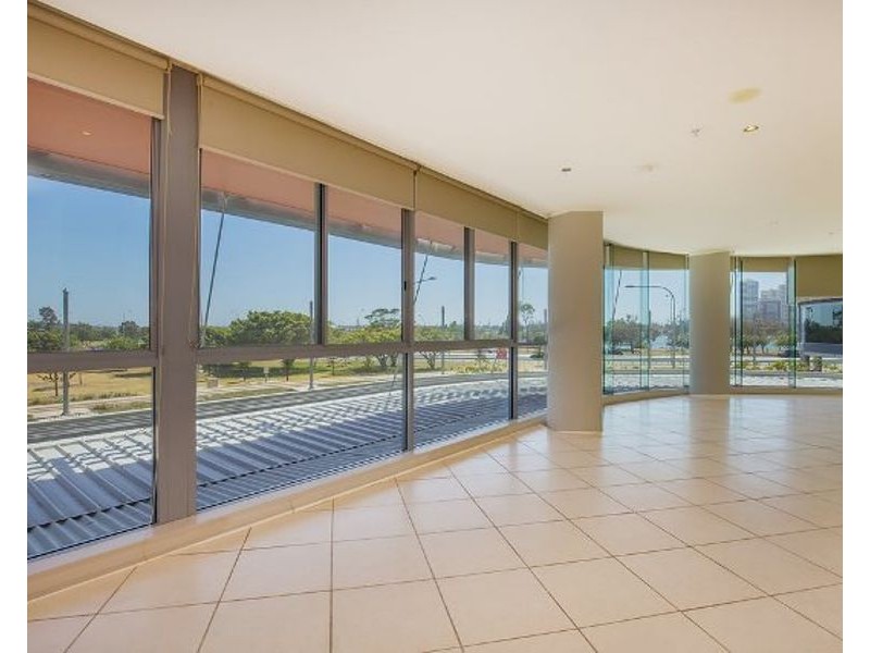 1 Como Crescent, Southport QLD 4215