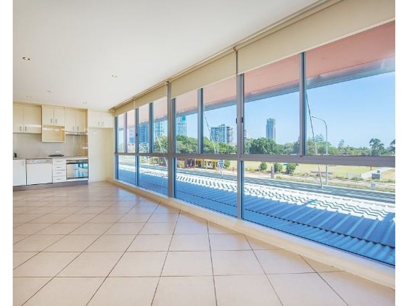 1 Como Crescent, Southport QLD 4215