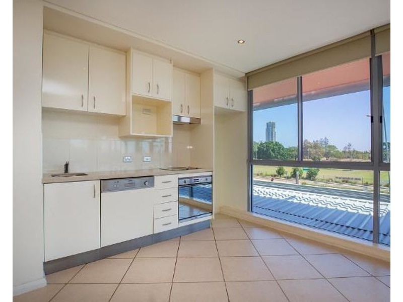 1 Como Crescent, Southport QLD 4215