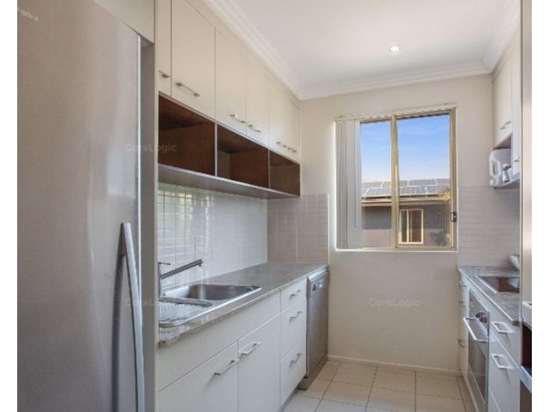 7/4 Locke Street, Southport QLD 4215