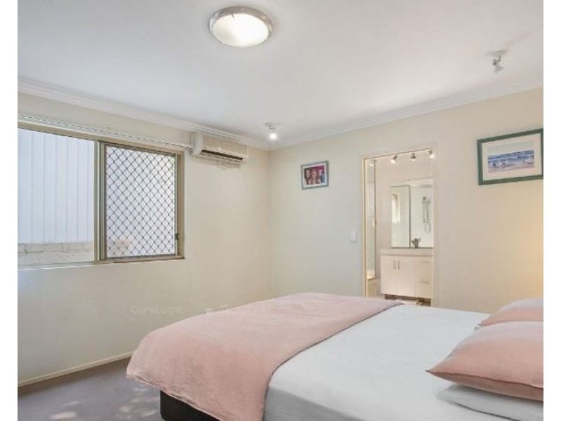 7/4 Locke Street, Southport QLD 4215