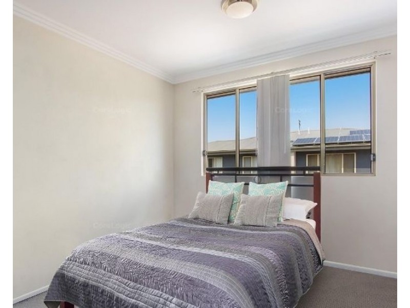 7/4 Locke Street, Southport QLD 4215