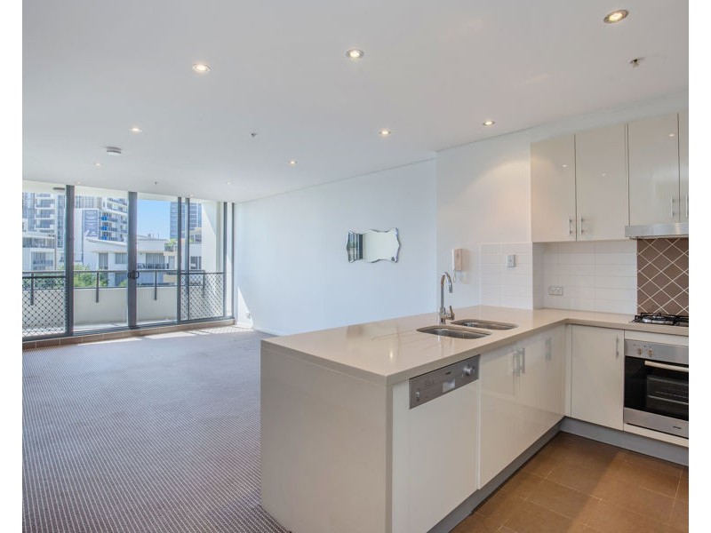 2 Aqua Street, Southport QLD 4215