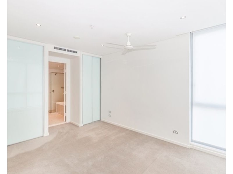 902/1 Como Crescent, Southport QLD 4215