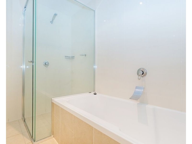 902/1 Como Crescent, Southport QLD 4215