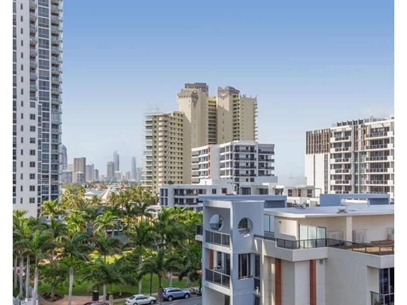 902/1 Como Crescent, Southport QLD 4215